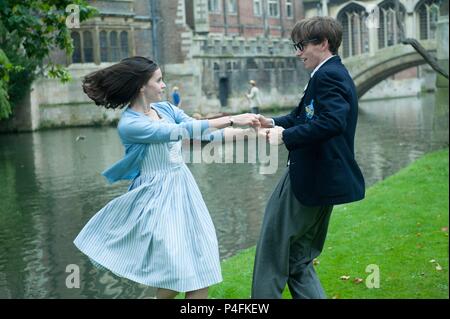 Original Film Title: THE THEORY OF EVERYTHING.  English Title: THE THEORY OF EVERYTHING.  Film Director: JAMES MARSH.  Year: 2014.  Stars: EDDIE REDMAYNE; FELICITY JONES. Credit: WORKING TITLE FILMS / Album Stock Photo