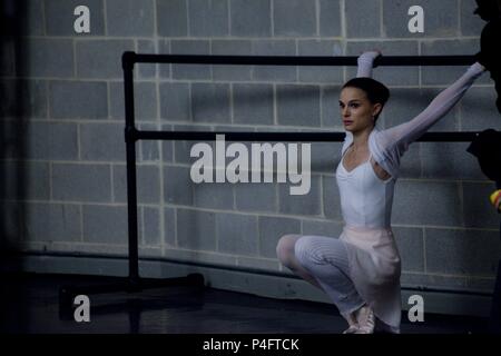 Original Film Title: BLACK SWAN.  English Title: BLACK SWAN.  Film Director: DARREN ARONOFSKY.  Year: 2010.  Stars: NATALIE PORTMAN. Credit: FOX SEARCHLIGHT PICTURES / Album Stock Photo