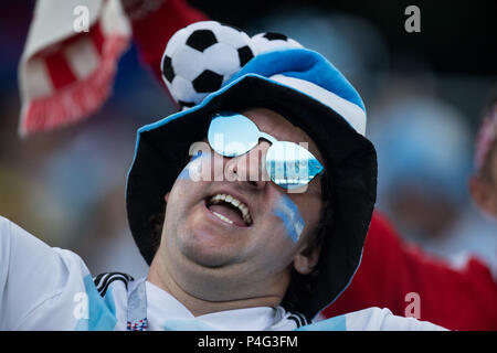 Nizhny Novgorod, Russland. 21st June, 2018. Argentinian fan with sunglasses, bust portrait, Argentina (ARG) - Croatia (CRO) 0: 3, preliminary round, group D, match 23, on 21.06.2018 in Moscow; Football World Cup 2018 in Russia from 14.06. - 15.07.2018. | usage worldwide Credit: dpa/Alamy Live News Credit: dpa picture alliance/Alamy Live News Stock Photo