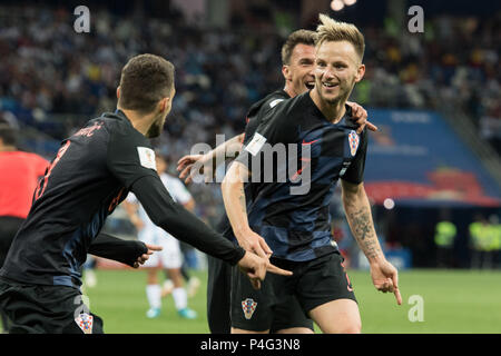 goalkeeper Ivan RAKITIC (right, CRO) cheers with Mateo KOVACIC (left, CRO) and Mario MANDZUKIC (CRO) over the goal to make it 3-0 for Croatia, jubilation, cheering, cheering, joy, cheers, celebrate, goaljubel, half FIGURE, Half Figure, Argentina (ARG) - Croatia (CRO) 0: 3, Preliminary Round, Group D, match 23, on 21.06.2018 in Moscow; Football World Cup 2018 in Russia from 14.06. - 15.07.2018. | usage worldwide Credit: dpa picture alliance/Alamy Live News Stock Photo