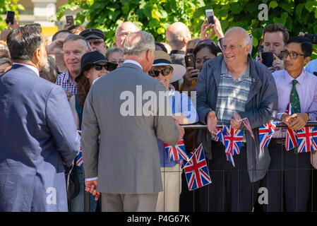 Salisbury, Wiltshire, UK, 22nd June 2018. HRH Prince Charles, the Prince of Wales meeting the crowds of people. The royal couple’s visit is to support the city’s recovery where visitor numbers have fallen and businesses suffered after the nerve agent attack in March 2018. Stock Photo