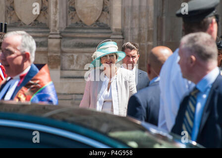London, UK, 22/06/2018 Theresa May, Conservative UK Prime Minister leaves Westminster Abbey. Windrush 70 year celebration attendees leave after the service at Westminster Abbey. Credit: JOHNNY ARMSTEAD/Alamy Live News Stock Photo