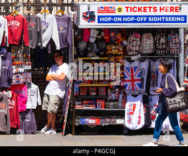 London, England. 22nd June 2018. A souvenir seller in Trafalgar Square shelters from the midday sun on a very hot day. This sunny weather is said to continue for the next few days. ©Tim Ring/Alamy Live News Stock Photo