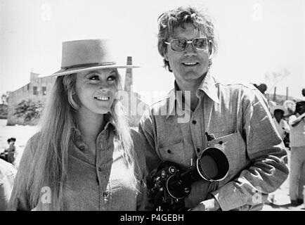 Original Film Title: THE TRAIN ROBBERS.  English Title: THE TRAIN ROBBERS.  Film Director: BURT KENNEDY.  Year: 1973.  Stars: ANN-MARGRET; ROGER SMITH. Credit: WARNER BROTHERS / Album Stock Photo