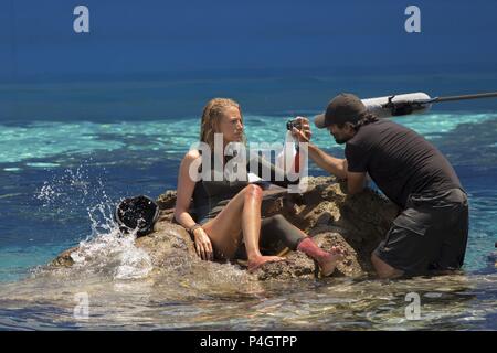 Original Film Title: THE SHALLOWS.  English Title: THE SHALLOWS.  Film Director: JAUME COLLET-SERRA.  Year: 2016.  Stars: JAUME COLLET-SERRA; BLAKE LIVELY. Credit: COLUMBIA PICTURES/OMBRA FILMS/WEIMARANER REPUBLIC PICTURES / Album Stock Photo