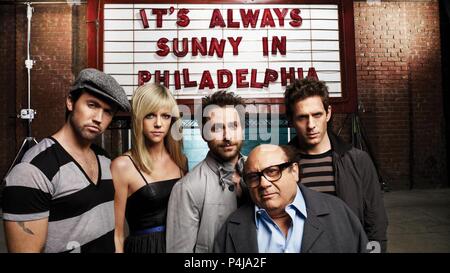 Original Film Title: IT'S ALWAYS SUNNY IN PHILADELPHIA.  English Title: IT'S ALWAYS SUNNY IN PHILADELPHIA.  Film Director: ROB MCELHENNEY; GLENN HOWERTON.  Year: 2005.  Stars: DANNY DEVITO; ROB MCELHENNEY; CHARLIE DAY; GLENN HOWERTON; KAITLYN OLSON. Credit: FX PRODUCTIONS / Album Stock Photo