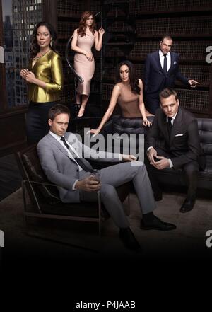 Original Film Title: SUITS.  English Title: SUITS.  Film Director: AARON KORSH.  Year: 2011.  Stars: RICK HOFFMAN; GABRIEL MACHT; GINA TORRES; MEGHAN MARKLE; PATRICK J. ADAMS; SARAH RAFFERTY. Credit: UNIVERSAL CABLE PRODUCTIONS / Album Stock Photo