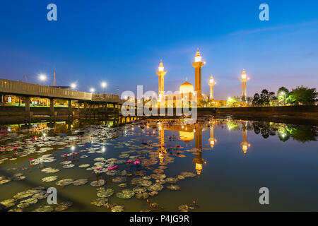 Morning sunrise sky of Masjid Bukit Jelutong in Shah Alam near Kuala lumpur, Malaysia. Also known as Mosque of Tengku Ampuan Rahimah. Stock Photo