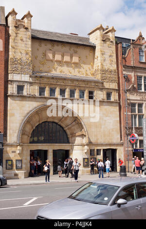 The Whitechapel Gallery on Whitechapel High Street in London Stock Photo