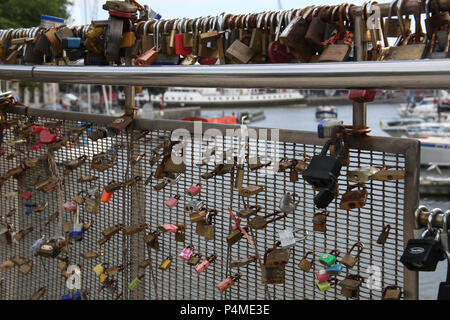 Padlocks locked on Pero's Bridge, Harbourside, Bristol, England. Stock Photo