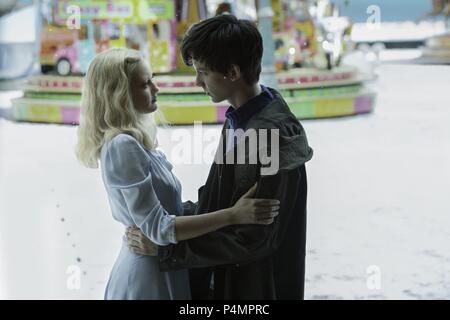 Original Film Title: MISS PEREGRINE'S HOME FOR PECULIAR CHILDREN.  English Title: MISS PEREGRINE'S HOME FOR PECULIAR CHILDREN.  Film Director: TIM BURTON.  Year: 2016.  Stars: ASA BUTTERFIELD; ELLA PUMELL. Credit: CHERNIN ENTERTAINEMENT/ ST. PETERSBURG CLEARWATER FILM COMMI / Album Stock Photo