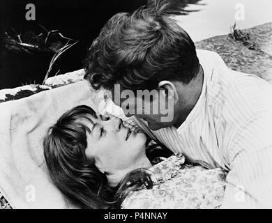 Young Cassidy 1965 Maggie Smith Rod Taylor Ycs1 001foh Stock