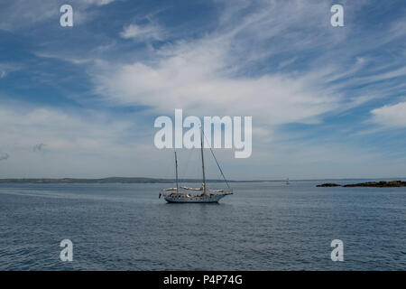 Mousehole, Cornwall, UK. 23rd June 2018. UK Weather. A visiting yacht anchored off Mousehole harbour. Credit: Simon Maycock/Alamy Live News Stock Photo