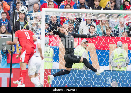 Kaliningrad, Russland. 22nd June, 2018.Kaliningrad, Russland. 22nd June, 2018. goalie Yann SOMMER (SUI) deflects the ball, action, fight for the ball, Serbia (SRB) - Switzerland (SUI) 1: 2, preliminary round, Group E, match 26, on 22.06.2018 in Kaliningrad; Football World Cup 2018 in Russia from 14.06. - 15.07.2018. | usage worldwide Credit: dpa/Alamy Live News Credit: dpa picture alliance/Alamy Live News Stock Photo