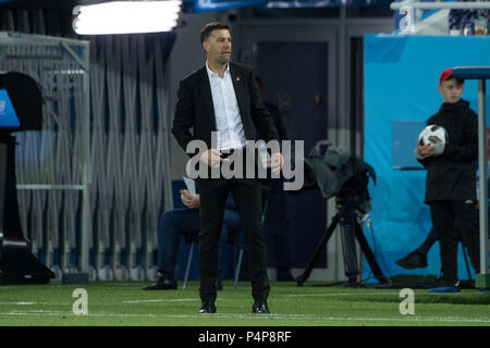 Kaliningrad, Russland. 23rd June, 2018. Mladen KRSTAJIC (coach, SRB) on the sidelines, full figure, Serbia (SRB) - Switzerland (SUI) 1: 2, preliminary round, Group E, match 26, on 22.06.2018 in Kaliningrad; Football World Cup 2018 in Russia from 14.06. - 15.07.2018. | usage worldwide Credit: dpa/Alamy Live News Stock Photo