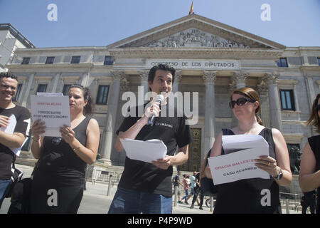Madrid, Spain. 23rd June, 2018. Luis Gonzalo Segura, a former lieutenant of the Army seen during the protest.Whistle blowers in Spain are calling for a law that protects the complainants from corruption against the corruption of the corrupt and the system in front of the Congress of Deputies. Credit: Lito Lizana/SOPA Images/ZUMA Wire/Alamy Live News Stock Photo