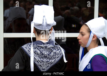 Dancers from Plougastel-Daoulas wearing the traditional costume . Plougastel Daoulas.Finistère. Brittany. France Stock Photo