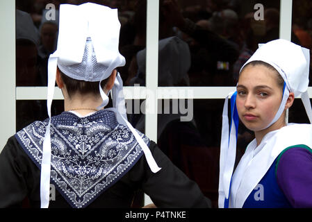 Dancers from Plougastel-Daoulas wearing the traditional costume . Plougastel Daoulas.Finistère. Brittany. France Stock Photo