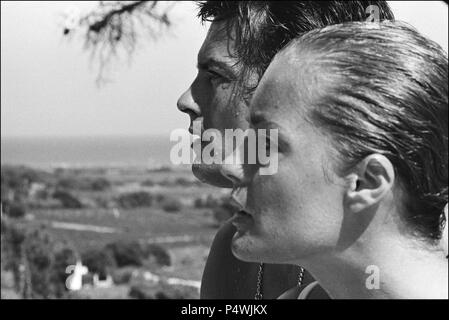 Original Film Title: LA PISCINE.  English Title: SWIMMING POOL, THE.  Film Director: JACQUES DERAY.  Year: 1969.  Stars: ALAIN DELON; ROMY SCHNEIDER. Credit: S.N.C/TRITONE / Album Stock Photo