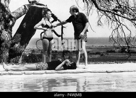 Original Film Title: LA PISCINE.  English Title: SWIMMING POOL, THE.  Film Director: JACQUES DERAY.  Year: 1969.  Stars: ALAIN DELON; ROMY SCHNEIDER; JACQUES DERAY. Credit: S.N.C/TRITONE / Album Stock Photo