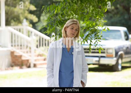 Original Film Title: RETURN TO SENDER.  English Title: RETURN TO SENDER.  Film Director: FOUAD MIKATI.  Year: 2015.  Stars: ROSAMUND PIKE. Credit: BOO PICTURES / Album Stock Photo