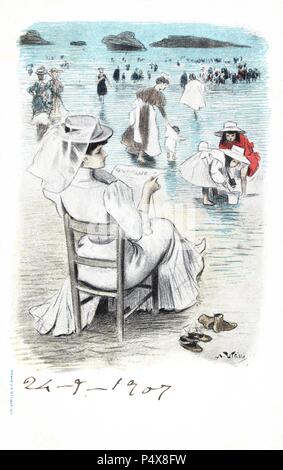 Tarjeta postal. Escenas de baño en la costa de Barcelona. Mujer sentada en una silla en la playa contemplando el mar. Años 1905. Stock Photo