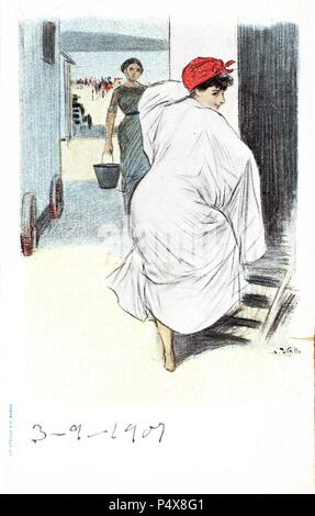Tarjeta postal. Escenas de baño en la costa de Barcelona. Mujer cubierta con una toalla después del baño a la entrada de una caseta. Años 1905. Stock Photo