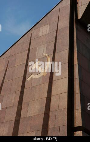 Germany. Berlin. The Soviet Cenotaph in Treptower Park (1949) erected in memory of the Soviet soldiers killed in action in the Battle of Berlin (April-May 1945) during World War II. Central portal. Work of Russian architect Yakov Belopolsky. Stock Photo