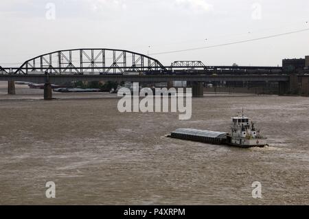 BARCO navegando por el RIO MISSISSIPPI. SAN LUIS (SAINT LOUIS). Estado de Misuri. Estados Unidos. Stock Photo