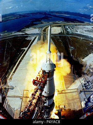 The huge, 363-feet tall Apollo 11 (Spacecraft 107Lunar Module 5Saturn 506) space vehicle is launched from Pad A Stock Photo
