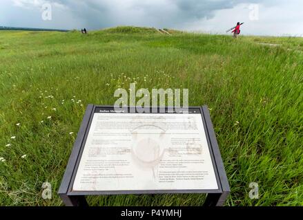 Crow Agency, Montana, USA. 22nd June, 2018. Signage for the Indian Memorial at the Little Bighorn Battlefield National Monument. The monument, under the aegis of the National Park Service, memorializes a major battle fought on June 25, 1876, between Lakota, Cheyenne and Arapaho Indians against the United States Army. These tribes were fighting to preserve their traditional way of life as nomadic buffalo hunters. The U.S. Army was carrying out the Grant Administration's instructions to remove the Lakota, Sioux and Cheyenne peoples to the great Sioux Reservation in Dakota Territory.(Credit Stock Photo