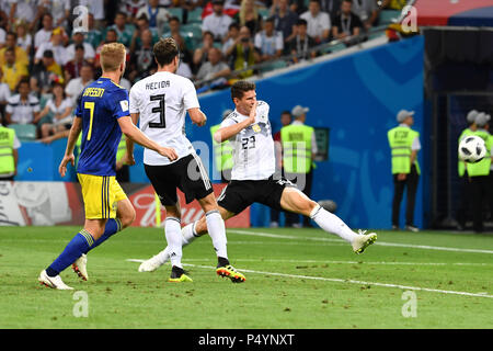 goalchance Mario GOMEZ (GER), Action, Area scene, left: Jonas HECTOR (GER), Sebastian LARSSON (SWE) . Germany (GER) -Sweden (SWE) 2-1, Preliminary Round, Group F, Match 27, 23.06. 2018 in SOCHI, Fisht Olymipic Stadium. Football World Cup 2018 in Russia from 14.06. - 15.07.2018. | usage worldwide Stock Photo