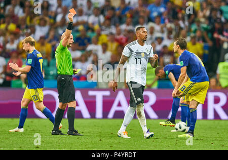 Socchi, Russia. 23 June 2018  Referee Szymon Marciniak, POL shows red card to  Jerome BOATENG, Nr. 17 DFB  GERMANY - SWEDEN 2-1 FIFA WORLD CUP 2018 RUSSIA, Group F, Season 2018/2019,  June 23, 2018  Fisht Olympic Stadium in Sotchi, Russia.  © Peter Schatz / Alamy Live News Stock Photo