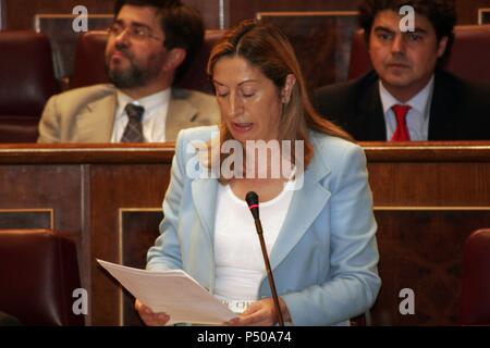 ANA MARIA PASTOR JULIAN (1957). Política española, perteneciente al Partido Popular. Ministra de Sanidad y Consumo del 2002 al 2004, durante el segundo mandato de José María Aznar. Ana María Pastor realizando una intervención como miembro de la oposición en el Congreso de los Diputados. Fotografía del 2005. (Gobierno José Luis Rodríguez Zapatero). España. Stock Photo