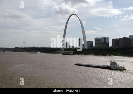 BARCO navegando por el RIO MISSISSIPPI. SAN LUIS (SAINT LOUIS). Estado de Misuri. Estados Unidos. Stock Photo