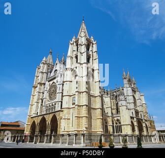 Spain. Leon. Santa Mari a de Leo n Cathedral, also called The House of Light or the Pulchra Leonina. Gothic style. 13th century. Built by master architect Enrique. Main facade. Stock Photo