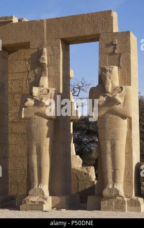 Rameseum. Pillars with osirian statues. 13th century B.C. Nineteenth Dynasty. New Kingdom. Necropolis of Thebes. Valley of the Kings. Egypt. Stock Photo