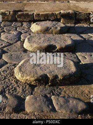 Italy. Pompeii. Pedestrian crossing at Via della Fortuna. Stock Photo