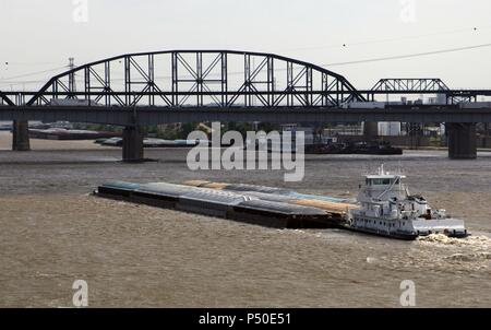 BARCO navegando por el RIO MISSISSIPPI. SAN LUIS (SAINT LOUIS). Estado de Misuri. Estados Unidos. Stock Photo