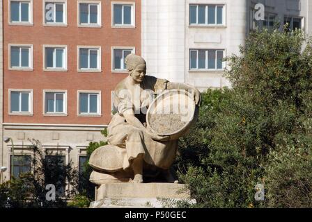 Aldonza Lorenzo (Dulcinea del Toboso), personaje de la novela 'Don Quijote de la Mancha'. Escultura que forma parte del monumento a Miguel de Cervantes situado en la Plaza de España. Madrid. Stock Photo