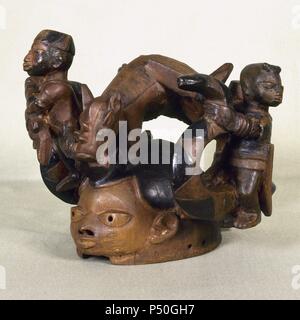 ARTE AFRICANO. REINOS NEGROAFRICANOS. YORUBA. Pueblo que habita en Benin, Togo y sur de Nigeria. MASCARA ANTROPOMORFA. De madera tallada y pintada. Utilizada en el rito 'gelede'. (Pueblo yoruba). AFRICA. Museu Etnològic. Barcelona. Cataluña. Stock Photo