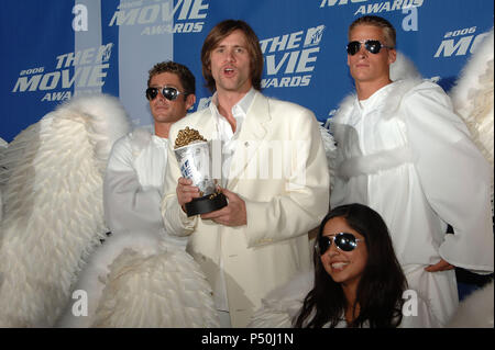 Jim Carrey in the press room at the MTV Movie Awards at the Sony Lot in Los Angeles. June 3, 2006.          -            14 CarreyJim118.jpg14 CarreyJim118  Event in Hollywood Life - California, Red Carpet Event, USA, Film Industry, Celebrities, Photography, Bestof, Arts Culture and Entertainment, Topix Celebrities fashion, Best of, Hollywood Life, Event in Hollywood Life - California,  backstage trophy, Awards show, movie celebrities, TV celebrities, Music celebrities, Topix, Bestof, Arts Culture and Entertainment, Photography,    inquiry tsuni@Gamma-USA.com , Credit Tsuni / USA, 2000-2001-20 Stock Photo