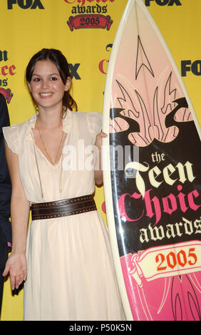 Rachel Bilson at the Teen Choice Awards at the Universal Amphitheater in Los Angeles. August 14, 2005.          -            BilsonRachel108.jpgBilsonRachel108  Event in Hollywood Life - California, Red Carpet Event, USA, Film Industry, Celebrities, Photography, Bestof, Arts Culture and Entertainment, Topix Celebrities fashion, Best of, Hollywood Life, Event in Hollywood Life - California,  backstage trophy, Awards show, movie celebrities, TV celebrities, Music celebrities, Topix, Bestof, Arts Culture and Entertainment, Photography,    inquiry tsuni@Gamma-USA.com , Credit Tsuni / USA, 2000-200 Stock Photo