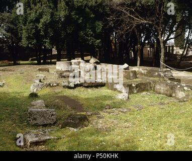 Roman art. Pompeii. Triangular Forum. Doric temple ruins dating from the sixth century BC, under the Samnite. Foundations and fragments of the pillar in the temple. Italy.