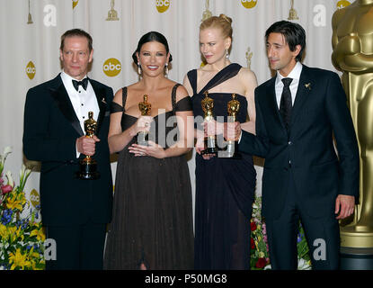 Chris Cooper, Catherine Zeta-Jones, Nicole Kidman and Adrien Brody  backstage at the '75th Annual Oscars 2003' at the Kodak Theatre in Los Angeles. March 23, 2003.          -            Cooper Zeta Kidman Brody034.jpgCooper Zeta Kidman Brody034  Event in Hollywood Life - California, Red Carpet Event, USA, Film Industry, Celebrities, Photography, Bestof, Arts Culture and Entertainment, Topix Celebrities fashion, Best of, Hollywood Life, Event in Hollywood Life - California,  backstage trophy, Awards show, movie celebrities, TV celebrities, Music celebrities, Topix, Bestof, Arts Culture and Ente Stock Photo