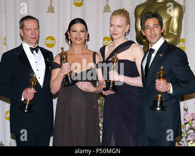 Chris Cooper, Catherine Zeta-Jones, Nicole Kidman and Adrien Brody  backstage at the '75th Annual Oscars 2003' at the Kodak Theatre in Los Angeles. March 23, 2003.          -            Cooper Zeta Kidman Brody038.jpgCooper Zeta Kidman Brody038  Event in Hollywood Life - California, Red Carpet Event, USA, Film Industry, Celebrities, Photography, Bestof, Arts Culture and Entertainment, Topix Celebrities fashion, Best of, Hollywood Life, Event in Hollywood Life - California,  backstage trophy, Awards show, movie celebrities, TV celebrities, Music celebrities, Topix, Bestof, Arts Culture and Ente Stock Photo