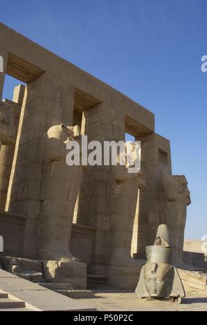 Rameseum. Pillars with osirian statues. 13th century B.C. Nineteenth Dynasty. New Kingdom. Necropolis of Thebes. Valley of the Kings. Egypt. Stock Photo