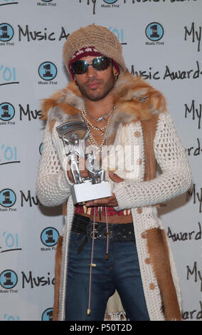 Lenny Kravitz with My Favorite Male Artist award in the pressroom at the My VH1 Music Awards at the Shrine Auditorium in Los Angeles Sunday, Dec. 3, 2001.          -            KravitzLenny 11.jpgKravitzLenny 11  Event in Hollywood Life - California, Red Carpet Event, USA, Film Industry, Celebrities, Photography, Bestof, Arts Culture and Entertainment, Topix Celebrities fashion, Best of, Hollywood Life, Event in Hollywood Life - California,  backstage trophy, Awards show, movie celebrities, TV celebrities, Music celebrities, Topix, Bestof, Arts Culture and Entertainment, Photography,    inquir Stock Photo