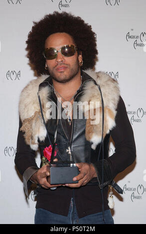Lenny Kravitz in the pressroom at the 29th Annual American Music Awards  at the Shrine Auditorium in Los Angeles  Wednesday, Jan. 9, 2002.            -            KravitzLenny01.jpgKravitzLenny01  Event in Hollywood Life - California, Red Carpet Event, USA, Film Industry, Celebrities, Photography, Bestof, Arts Culture and Entertainment, Topix Celebrities fashion, Best of, Hollywood Life, Event in Hollywood Life - California,  backstage trophy, Awards show, movie celebrities, TV celebrities, Music celebrities, Topix, Bestof, Arts Culture and Entertainment, Photography,    inquiry tsuni@Gamma-US Stock Photo