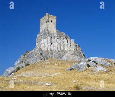 CASTILLA-LA MANCHA. ATIENZA. Detalle de la TORRE DEL HOMENAJE DEL CASTILLO, construido en el S. XII. Provincia de Guadalajara. España. Stock Photo